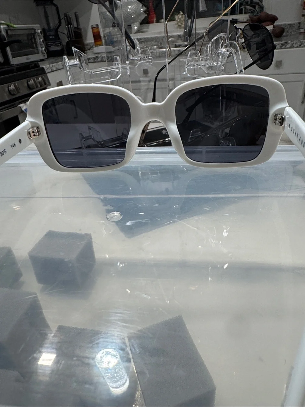 Quay Australia Polarized Sunglasses VR/AR Subcategory Classification